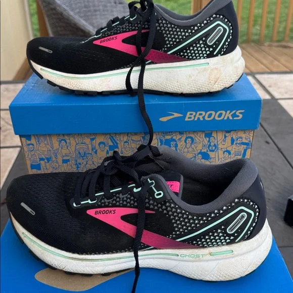 Brooks Women's Athletic Shoes - Black and Pink - Picture 4 of 6